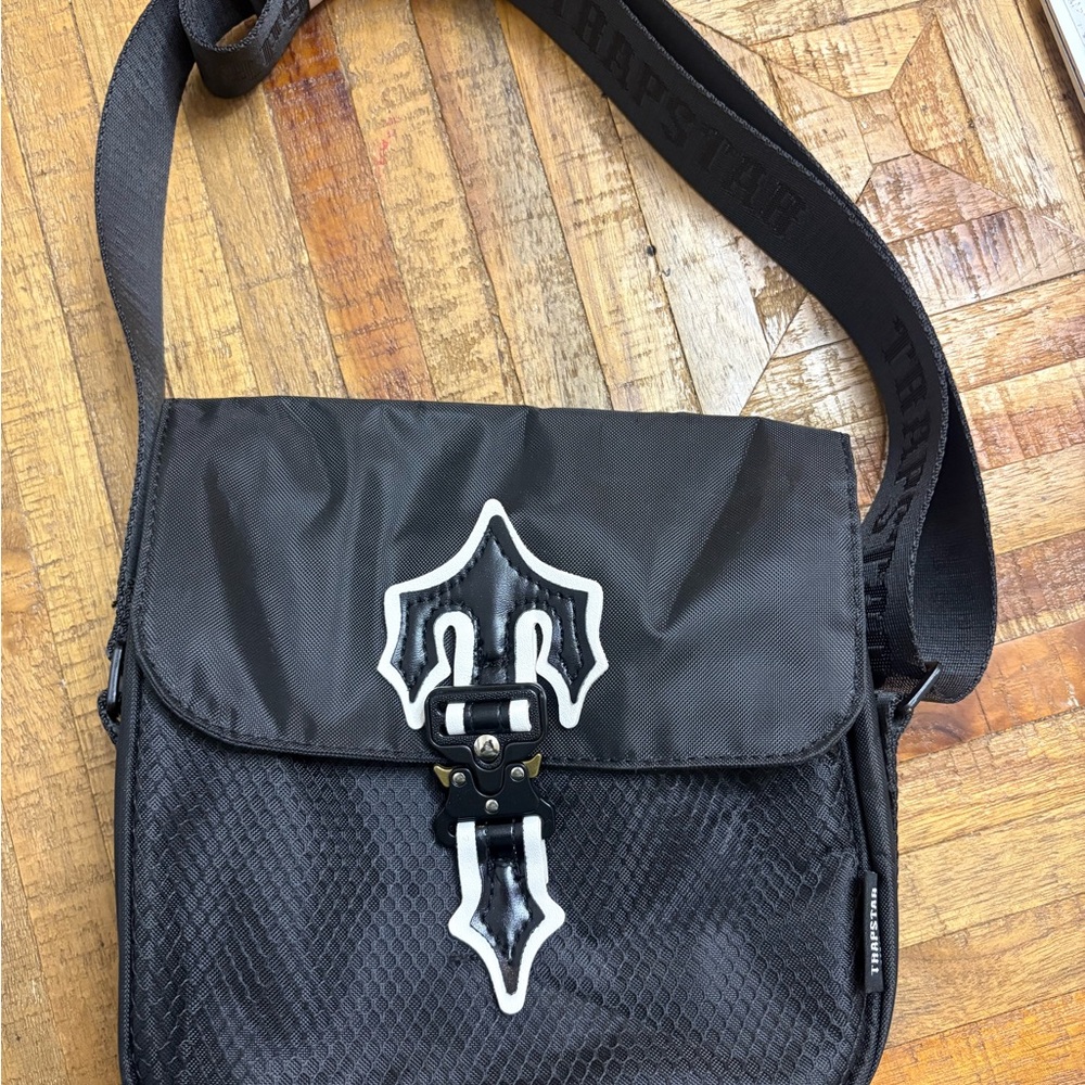 Trapstar Black and White crossover/Messenger Bag